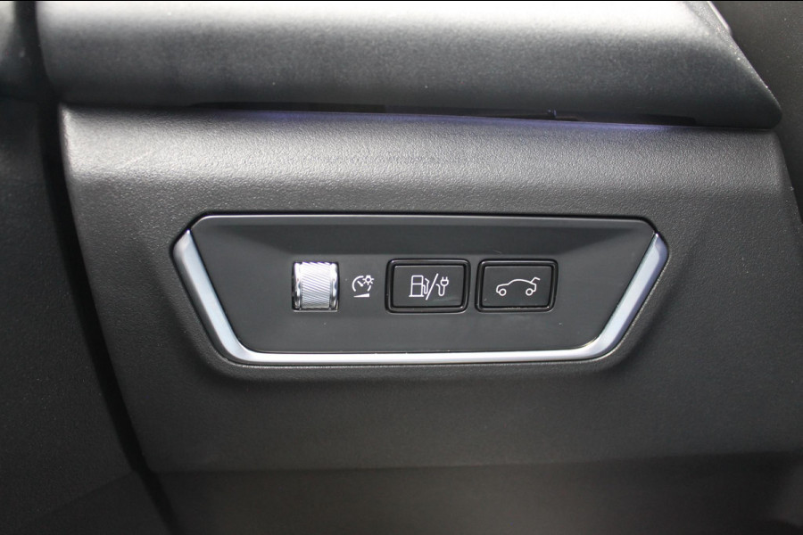 Lynk & Co 01 261PK Automaat Adaptieve Cruise Control / Elektrisch verstelbare voorstoelen / BLIS / Stoelverwarming / Climate Control / Parkeersensoren met 360 gradencamera / Regensensor