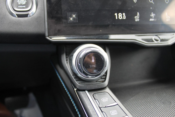 Lynk & Co 01 261PK Automaat Adaptieve Cruise Control / Elektrisch verstelbare voorstoelen / BLIS / Stoelverwarming / Climate Control / Parkeersensoren met 360 gradencamera / Regensensor