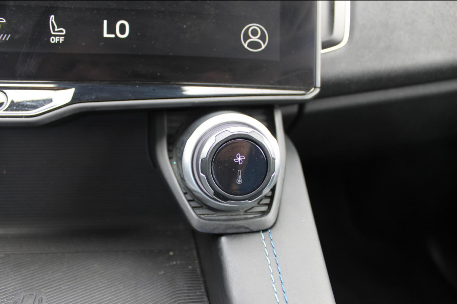 Lynk & Co 01 261PK Automaat Adaptieve Cruise Control / Elektrisch verstelbare voorstoelen / BLIS / Stoelverwarming / Climate Control / Parkeersensoren met 360 gradencamera / Regensensor