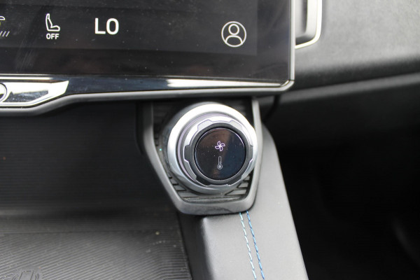 Lynk & Co 01 261PK Automaat Adaptieve Cruise Control / Elektrisch verstelbare voorstoelen / BLIS / Stoelverwarming / Climate Control / Parkeersensoren met 360 gradencamera / Regensensor
