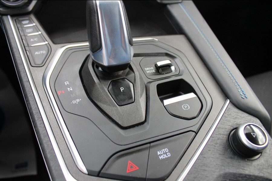 Lynk & Co 01 261PK Automaat Adaptieve Cruise Control / Elektrisch verstelbare voorstoelen / BLIS / Stoelverwarming / Climate Control / Parkeersensoren met 360 gradencamera / Regensensor