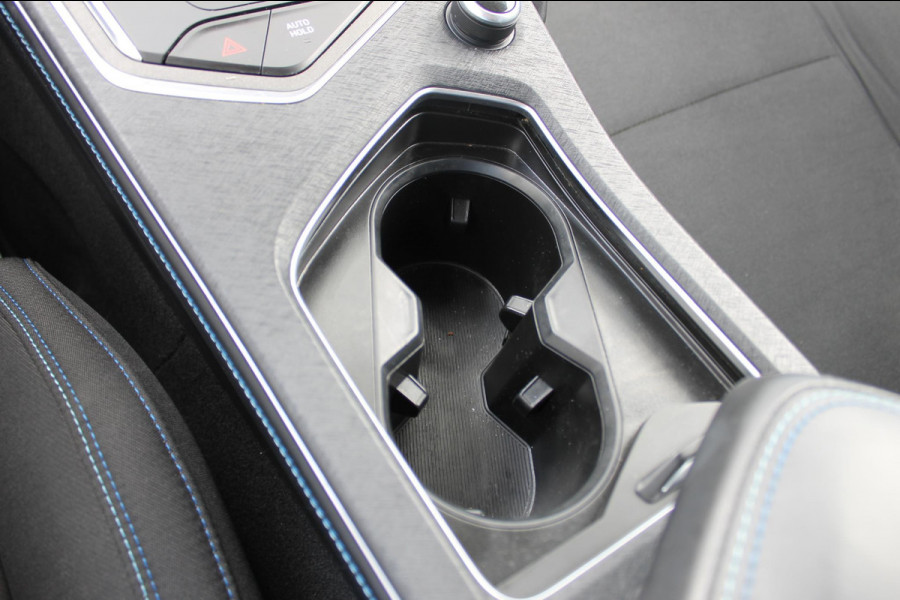 Lynk & Co 01 261PK Automaat Adaptieve Cruise Control / Elektrisch verstelbare voorstoelen / BLIS / Stoelverwarming / Climate Control / Parkeersensoren met 360 gradencamera / Regensensor