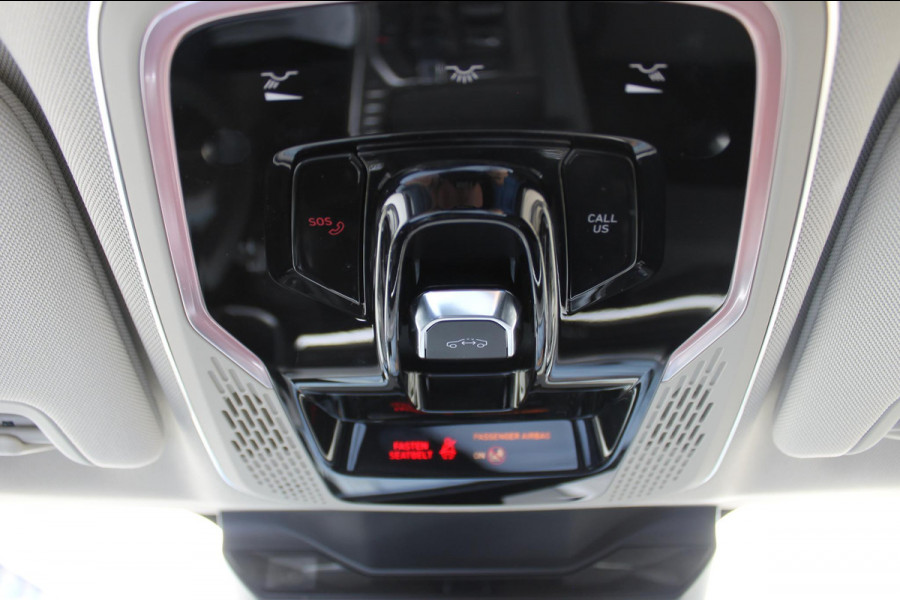 Lynk & Co 01 261PK Automaat Adaptieve Cruise Control / Elektrisch verstelbare voorstoelen / BLIS / Stoelverwarming / Climate Control / Parkeersensoren met 360 gradencamera / Regensensor
