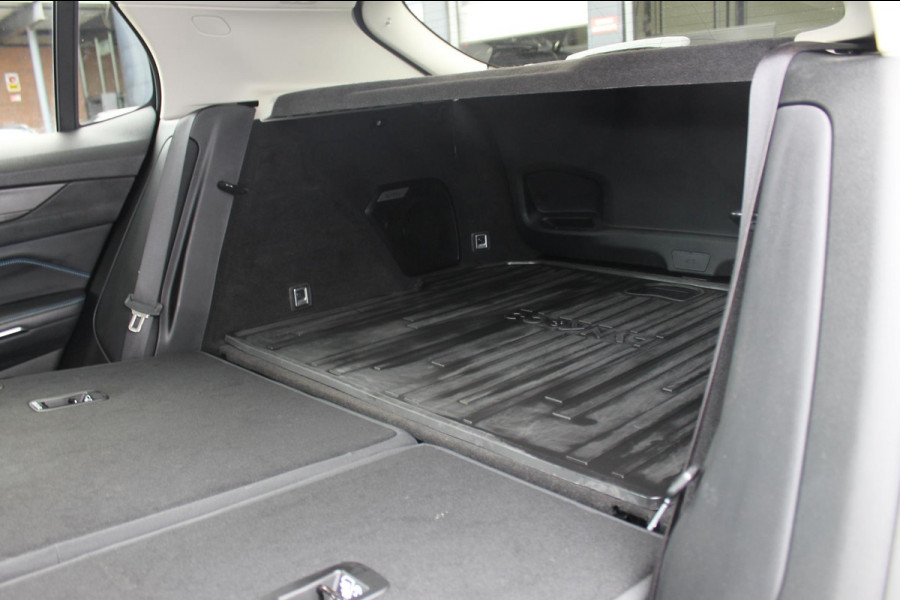 Lynk & Co 01 261PK Automaat Adaptieve Cruise Control / Elektrisch verstelbare voorstoelen / BLIS / Stoelverwarming / Climate Control / Parkeersensoren met 360 gradencamera / Regensensor