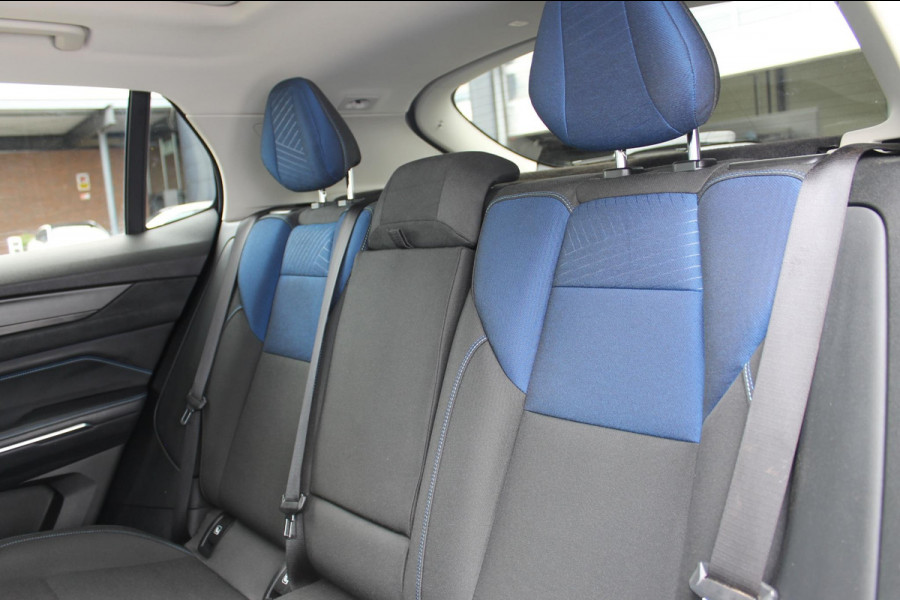 Lynk & Co 01 261PK Automaat Adaptieve Cruise Control / Elektrisch verstelbare voorstoelen / BLIS / Stoelverwarming / Climate Control / Parkeersensoren met 360 gradencamera / Regensensor