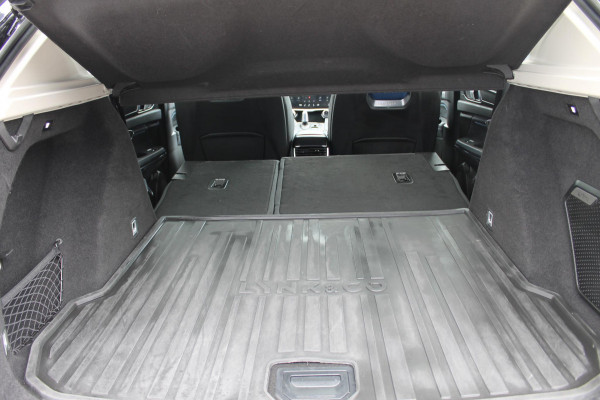 Lynk & Co 01 261PK Automaat Adaptieve Cruise Control / Elektrisch verstelbare voorstoelen / BLIS / Stoelverwarming / Climate Control / Parkeersensoren met 360 gradencamera / Regensensor