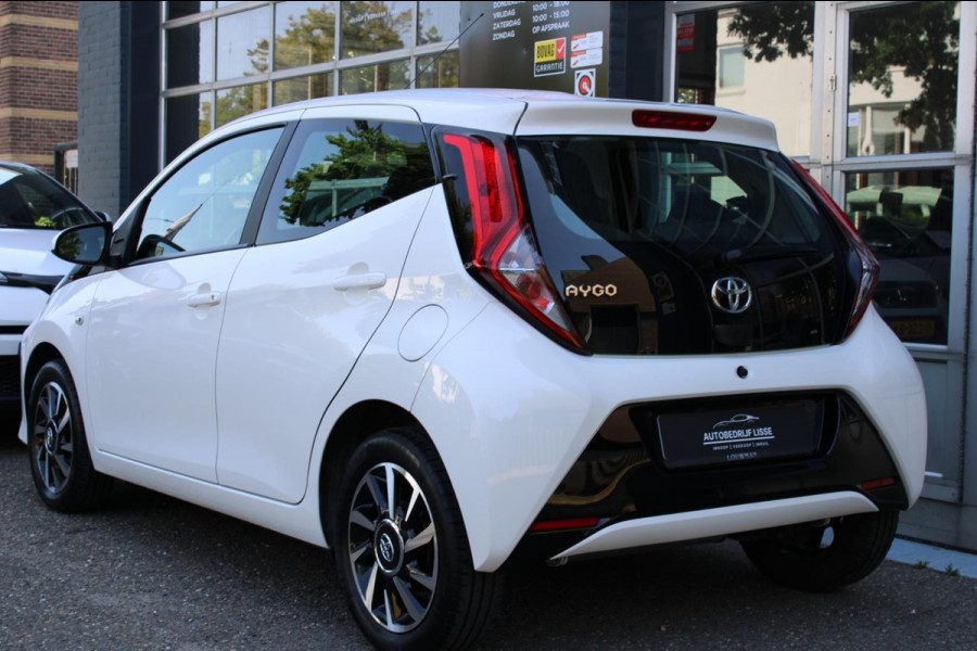 Toyota Aygo 1.0 VVT-i x-play Automaat Airco Camera Carplay