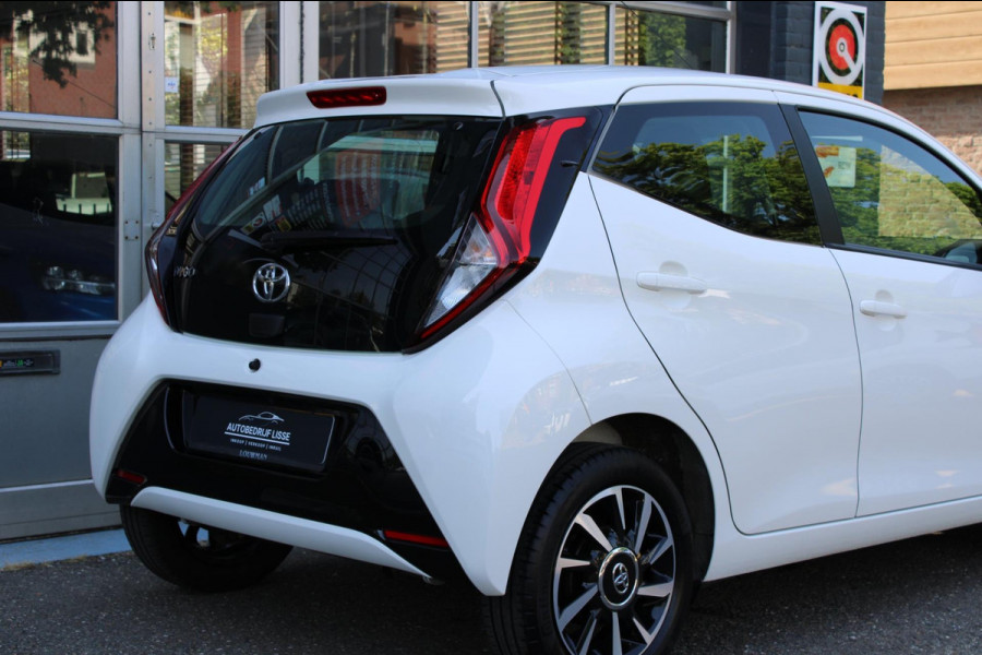 Toyota Aygo 1.0 VVT-i x-play Automaat Airco Camera Carplay