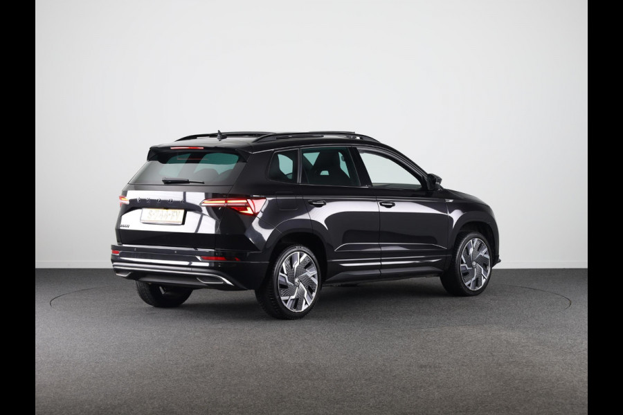 Škoda Karoq 1.5 TSI ACT Business Edition Plus 150 pk Automaat (DSG) | Verlengde garantie | Navigatie | Panoramadak | Parkeersensoren | Achteruitrijcamera | Adaptieve cruise control |