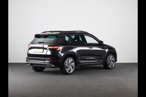 Škoda Karoq 1.5 TSI ACT Business Edition Plus 150 pk Automaat (DSG) | Verlengde garantie | Navigatie | Panoramadak | Parkeersensoren | Achteruitrijcamera | Adaptieve cruise control |