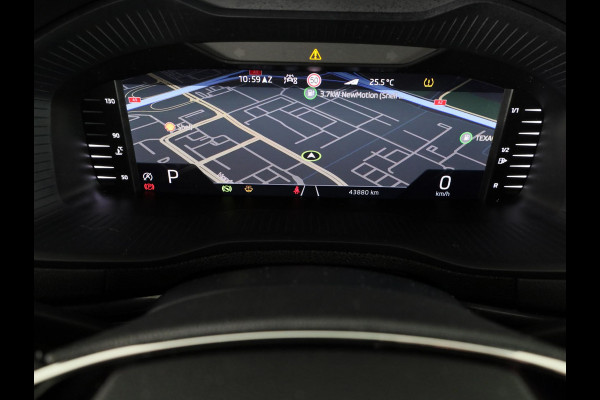 Škoda Karoq 1.5 TSI ACT Business Edition Plus 150 pk Automaat (DSG) | Verlengde garantie | Navigatie | Panoramadak | Parkeersensoren | Achteruitrijcamera | Adaptieve cruise control |