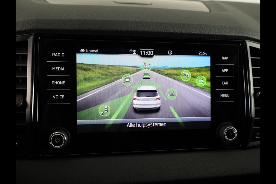 Škoda Karoq 1.5 TSI ACT Business Edition Plus 150 pk Automaat (DSG) | Verlengde garantie | Navigatie | Panoramadak | Parkeersensoren | Achteruitrijcamera | Adaptieve cruise control |