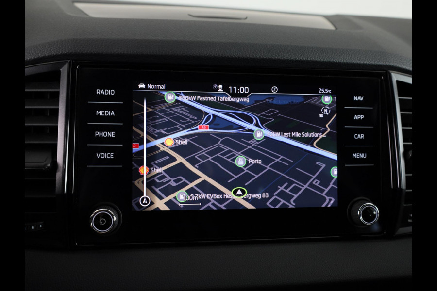 Škoda Karoq 1.5 TSI ACT Business Edition Plus 150 pk Automaat (DSG) | Verlengde garantie | Navigatie | Panoramadak | Parkeersensoren | Achteruitrijcamera | Adaptieve cruise control |