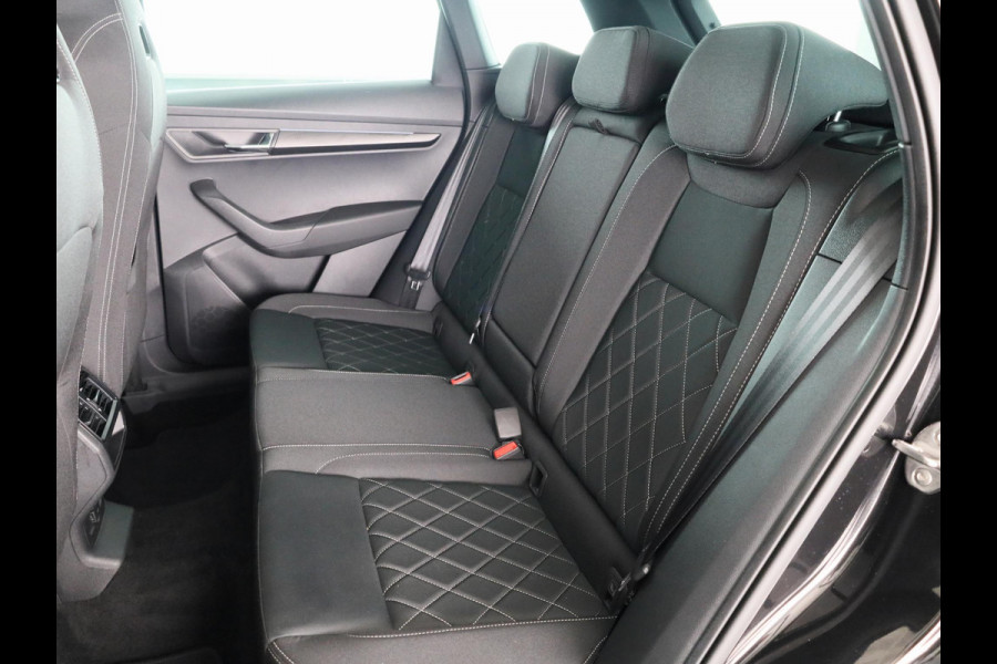 Škoda Karoq 1.5 TSI ACT Business Edition Plus 150 pk Automaat (DSG) | Verlengde garantie | Navigatie | Panoramadak | Parkeersensoren | Achteruitrijcamera | Adaptieve cruise control |