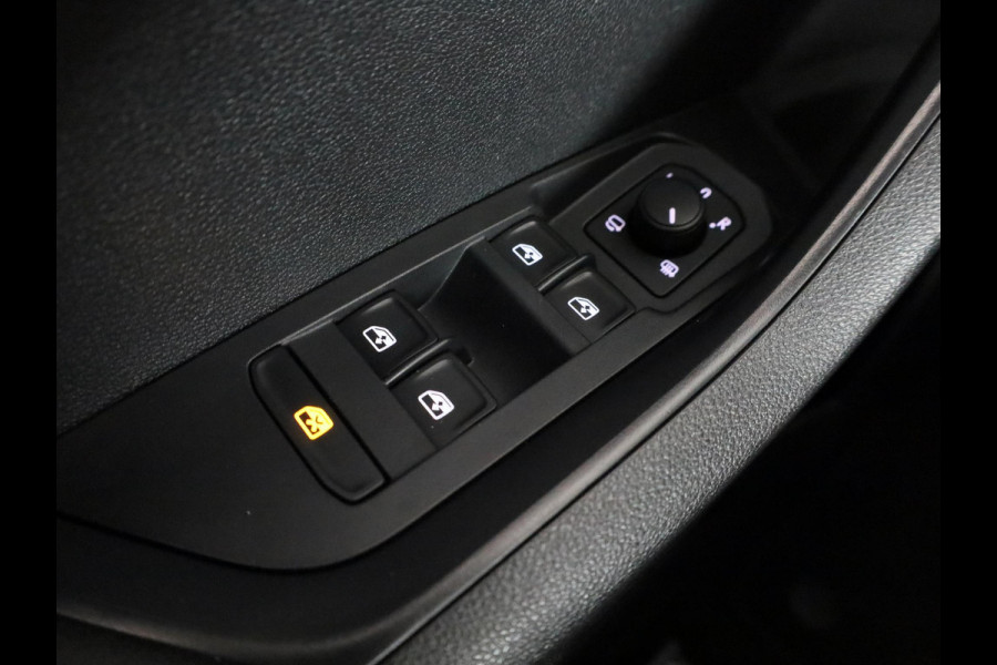 Škoda Karoq 1.5 TSI ACT Business Edition Plus 150 pk Automaat (DSG) | Verlengde garantie | Navigatie | Panoramadak | Parkeersensoren | Achteruitrijcamera | Adaptieve cruise control |