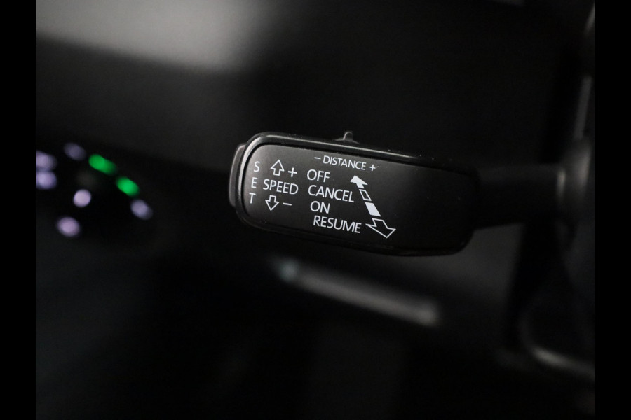 Škoda Karoq 1.5 TSI ACT Business Edition Plus 150 pk Automaat (DSG) | Verlengde garantie | Navigatie | Panoramadak | Parkeersensoren | Achteruitrijcamera | Adaptieve cruise control |