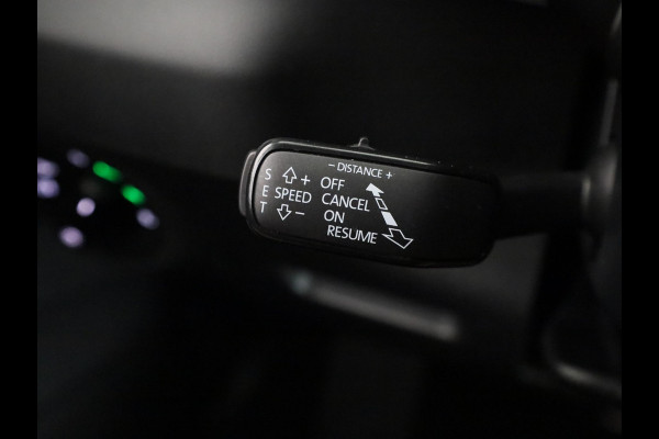 Škoda Karoq 1.5 TSI ACT Business Edition Plus 150 pk Automaat (DSG) | Verlengde garantie | Navigatie | Panoramadak | Parkeersensoren | Achteruitrijcamera | Adaptieve cruise control |