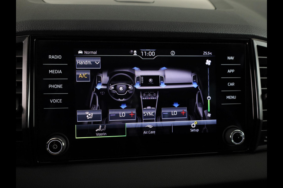 Škoda Karoq 1.5 TSI ACT Business Edition Plus 150 pk Automaat (DSG) | Verlengde garantie | Navigatie | Panoramadak | Parkeersensoren | Achteruitrijcamera | Adaptieve cruise control |