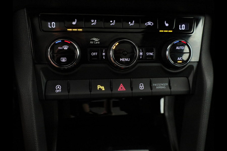 Škoda Karoq 1.5 TSI ACT Business Edition Plus 150 pk Automaat (DSG) | Verlengde garantie | Navigatie | Panoramadak | Parkeersensoren | Achteruitrijcamera | Adaptieve cruise control |