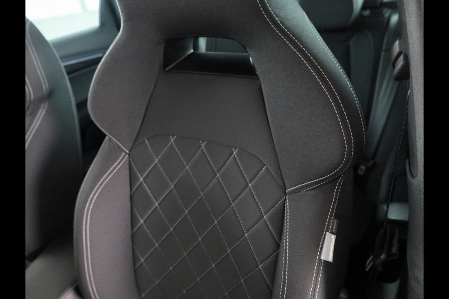 Škoda Karoq 1.5 TSI ACT Business Edition Plus 150 pk Automaat (DSG) | Verlengde garantie | Navigatie | Panoramadak | Parkeersensoren | Achteruitrijcamera | Adaptieve cruise control |
