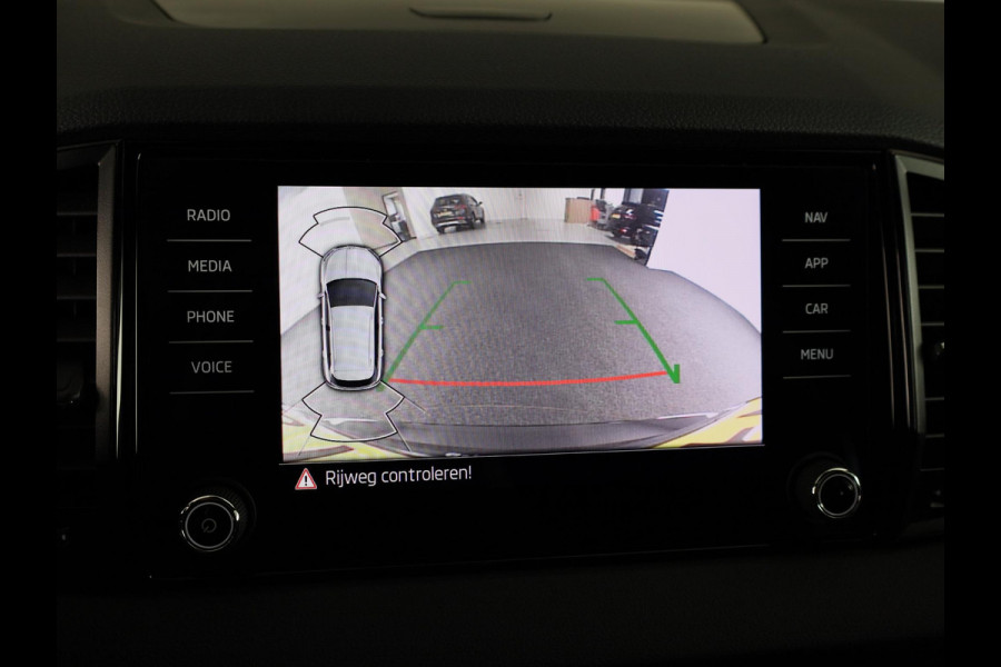 Škoda Karoq 1.5 TSI ACT Business Edition Plus 150 pk Automaat (DSG) | Verlengde garantie | Navigatie | Panoramadak | Parkeersensoren | Achteruitrijcamera | Adaptieve cruise control |