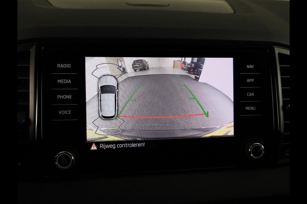 Škoda Karoq 1.5 TSI ACT Business Edition Plus 150 pk Automaat (DSG) | Verlengde garantie | Navigatie | Panoramadak | Parkeersensoren | Achteruitrijcamera | Adaptieve cruise control |