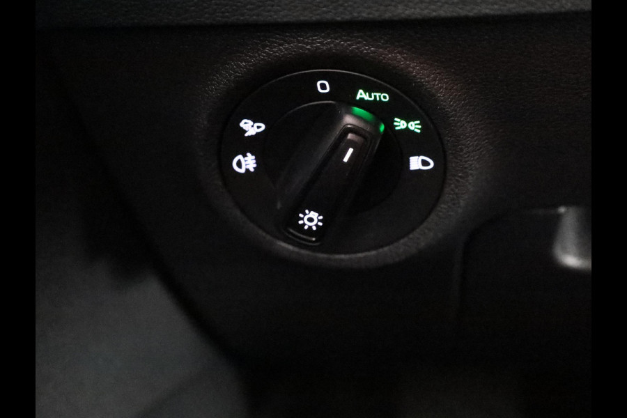 Škoda Karoq 1.5 TSI ACT Business Edition Plus 150 pk Automaat (DSG) | Verlengde garantie | Navigatie | Panoramadak | Parkeersensoren | Achteruitrijcamera | Adaptieve cruise control |