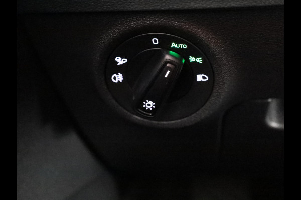 Škoda Karoq 1.5 TSI ACT Business Edition Plus 150 pk Automaat (DSG) | Verlengde garantie | Navigatie | Panoramadak | Parkeersensoren | Achteruitrijcamera | Adaptieve cruise control |