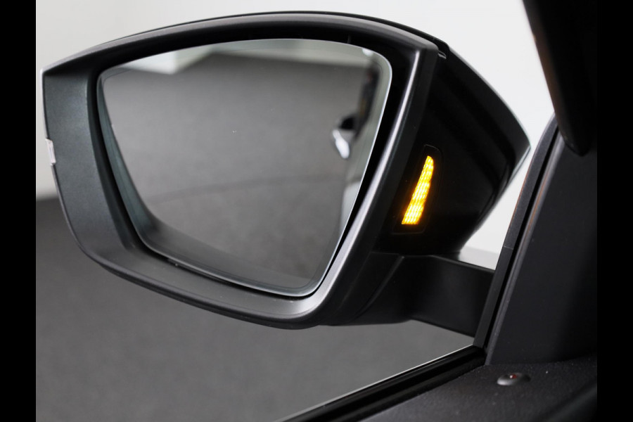 Škoda Karoq 1.5 TSI ACT Business Edition Plus 150 pk Automaat (DSG) | Verlengde garantie | Navigatie | Panoramadak | Parkeersensoren | Achteruitrijcamera | Adaptieve cruise control |