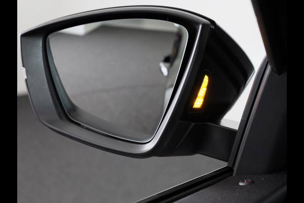 Škoda Karoq 1.5 TSI ACT Business Edition Plus 150 pk Automaat (DSG) | Verlengde garantie | Navigatie | Panoramadak | Parkeersensoren | Achteruitrijcamera | Adaptieve cruise control |