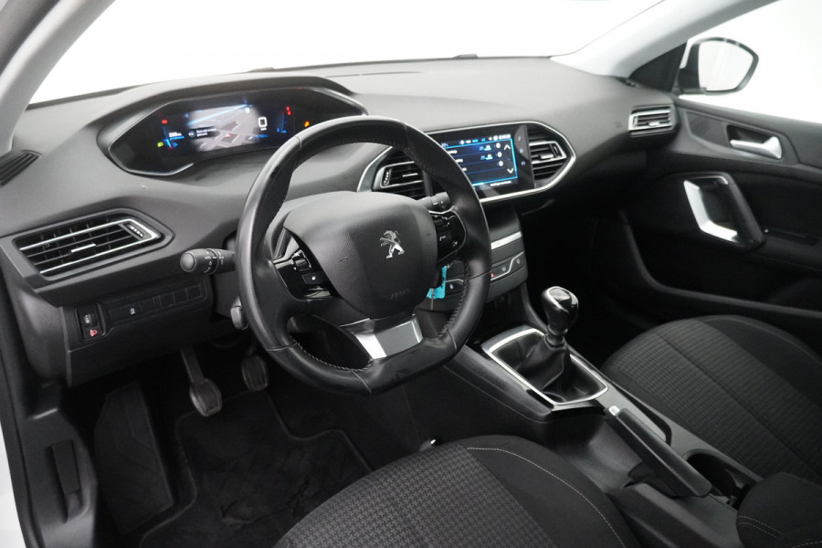 Peugeot 308 BWJ 2021 / 1.2 PT 111 PK Active Pack | VIRT COCKPIT | TREKHAAK | CLIMA | CARPLAY | NAVI | CRISE | DAB | LICHTMETAAL |