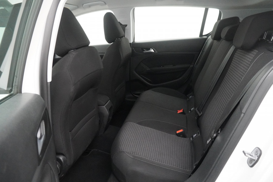 Peugeot 308 BWJ 2021 / 1.2 PT 111 PK Active Pack | VIRT COCKPIT | TREKHAAK | CLIMA | CARPLAY | NAVI | CRISE | DAB | LICHTMETAAL |