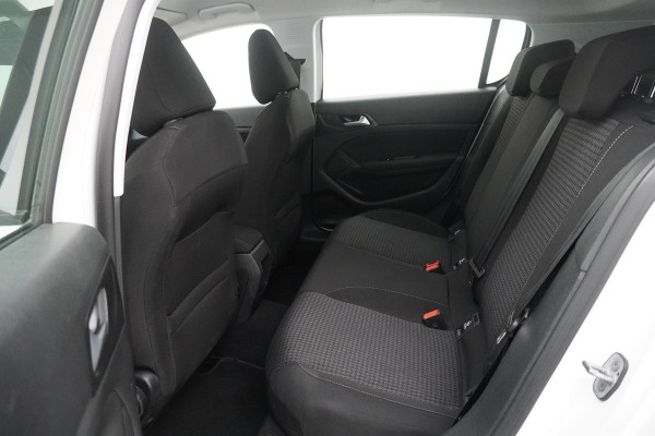 Peugeot 308 BWJ 2021 / 1.2 PT 111 PK Active Pack | VIRT COCKPIT | TREKHAAK | CLIMA | CARPLAY | NAVI | CRISE | DAB | LICHTMETAAL |