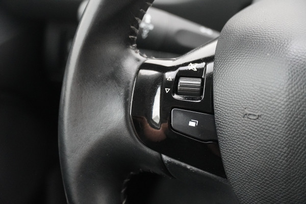 Peugeot 308 BWJ 2021 / 1.2 PT 111 PK Active Pack | VIRT COCKPIT | TREKHAAK | CLIMA | CARPLAY | NAVI | CRISE | DAB | LICHTMETAAL |