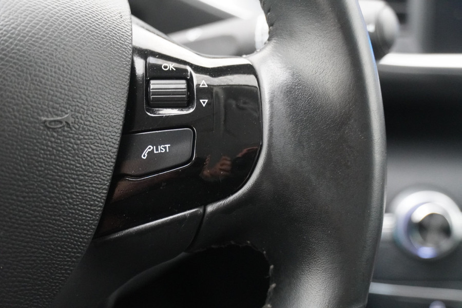 Peugeot 308 BWJ 2021 / 1.2 PT 111 PK Active Pack | VIRT COCKPIT | TREKHAAK | CLIMA | CARPLAY | NAVI | CRISE | DAB | LICHTMETAAL |