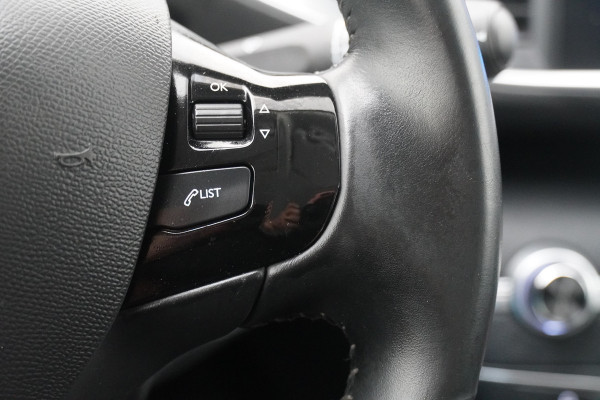 Peugeot 308 BWJ 2021 / 1.2 PT 111 PK Active Pack | VIRT COCKPIT | TREKHAAK | CLIMA | CARPLAY | NAVI | CRISE | DAB | LICHTMETAAL |