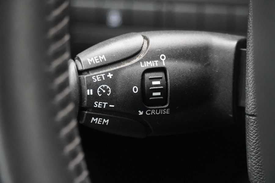 Peugeot 308 BWJ 2021 / 1.2 PT 111 PK Active Pack | VIRT COCKPIT | TREKHAAK | CLIMA | CARPLAY | NAVI | CRISE | DAB | LICHTMETAAL |