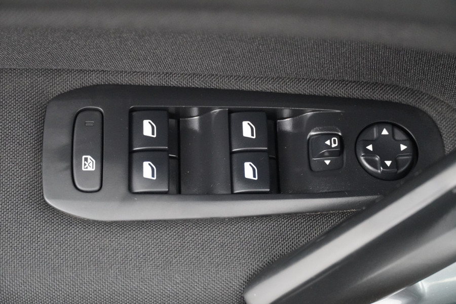 Peugeot 308 BWJ 2021 / 1.2 PT 111 PK Active Pack | VIRT COCKPIT | TREKHAAK | CLIMA | CARPLAY | NAVI | CRISE | DAB | LICHTMETAAL |