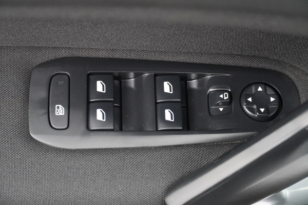 Peugeot 308 BWJ 2021 / 1.2 PT 111 PK Active Pack | VIRT COCKPIT | TREKHAAK | CLIMA | CARPLAY | NAVI | CRISE | DAB | LICHTMETAAL |