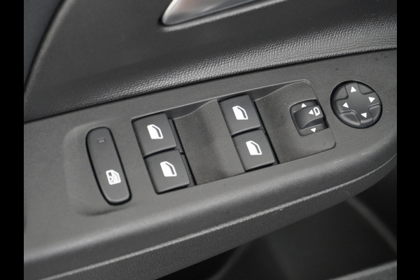 Opel CORSA-E Elegance 50kWh AUT. Navi Ecc Adap.Cruise Control 360° Camera Two-Tone Apple Carplay Android Auto Keyless DAB Led Lmv 17" Verkeersbord detectie Rijstrooksensor Winter-Pakket Parkeer-Pakket Premium-Pakket 1e Eigenaar Origineel Nederlandse Auto Nieuwprijs  €35.000,-