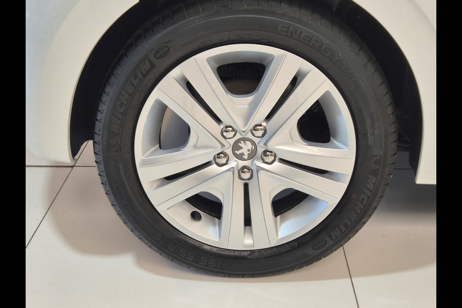 Peugeot 208 1.2 PureTech Signature Navigatie | Parkeersensoren Achter | Airco | Cruise Control | Apple Carplay/Android Auto |