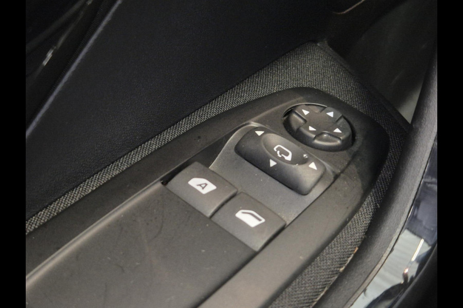 Peugeot 208 1.2 PureTech Signature Navigatie | Parkeersensoren Achter | Airco | Cruise Control | Apple Carplay/Android Auto |
