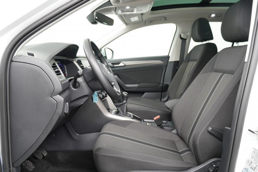 Volkswagen T-Roc BWJ 2021 | 1.0TSI 111PK Style Bus NWE APK | PANO | CAMERA A | CLIMA | STOELVERW | NAVI | CARPLAY | PRIVACY GLASS |