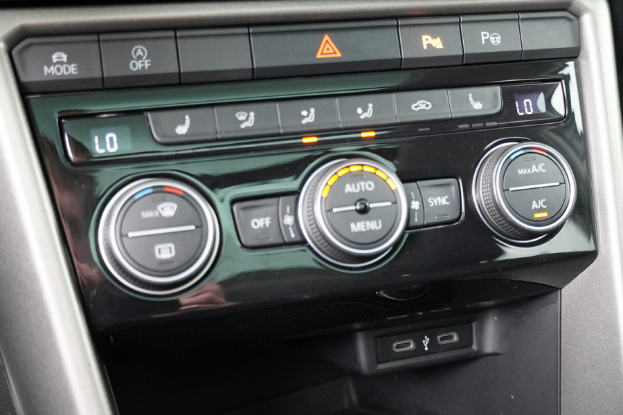 Volkswagen T-Roc BWJ 2021 | 1.0TSI 111PK Style Bus NWE APK | PANO | CAMERA A | CLIMA | STOELVERW | NAVI | CARPLAY | PRIVACY GLASS |