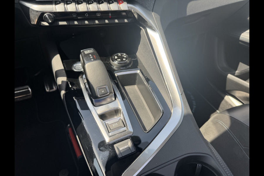 Peugeot 3008 1.2 PureTech GT-Line / Trekhaak / Panoramadak / Camera / 18'' / Half leder / Navigatie / Stoelverwarming / DAB / Dodehoek / Apple Carplay / Stoelverwarming / Cruise Control