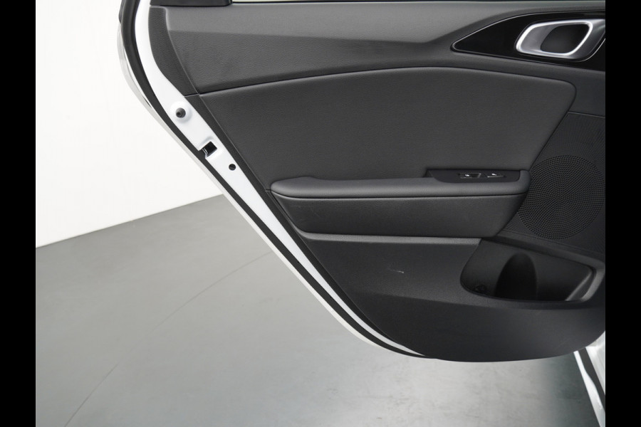Kia Ceed 1.5 T-GDi GT-PlusLine - Rijdende Demo - Stoel/Stuurverwarming - Adaptief Cruise Control - Navigatie - Climate Control - Fabrieksgarantie Tot 2032