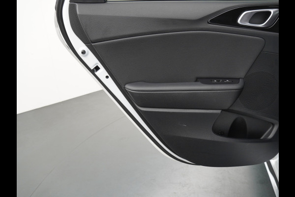 Kia Ceed 1.5 T-GDi GT-PlusLine - Rijdende Demo - Stoel/Stuurverwarming - Adaptief Cruise Control - Navigatie - Climate Control - Fabrieksgarantie Tot 2032