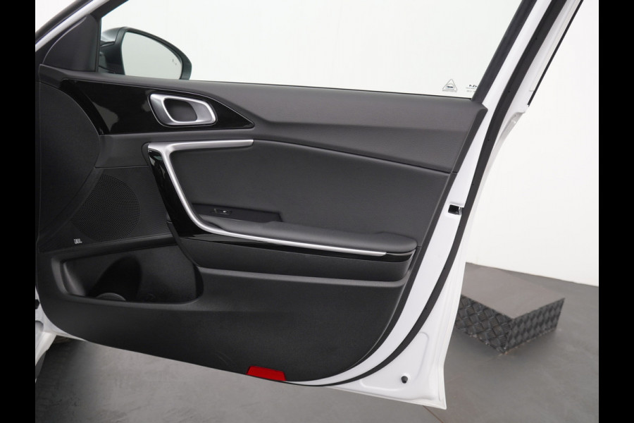Kia Ceed 1.5 T-GDi GT-PlusLine - Rijdende Demo - Stoel/Stuurverwarming - Adaptief Cruise Control - Navigatie - Climate Control - Fabrieksgarantie Tot 2032