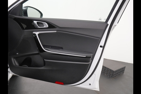 Kia Ceed 1.5 T-GDi GT-PlusLine - Rijdende Demo - Stoel/Stuurverwarming - Adaptief Cruise Control - Navigatie - Climate Control - Fabrieksgarantie Tot 2032