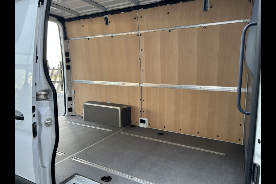 Mercedes-Benz Sprinter 317 CDI L2 H2 Automaat / MBUX / Navigatie / Camera / Parkeersensoren / Cruise control / Airco / 270 Graden achterdeuren